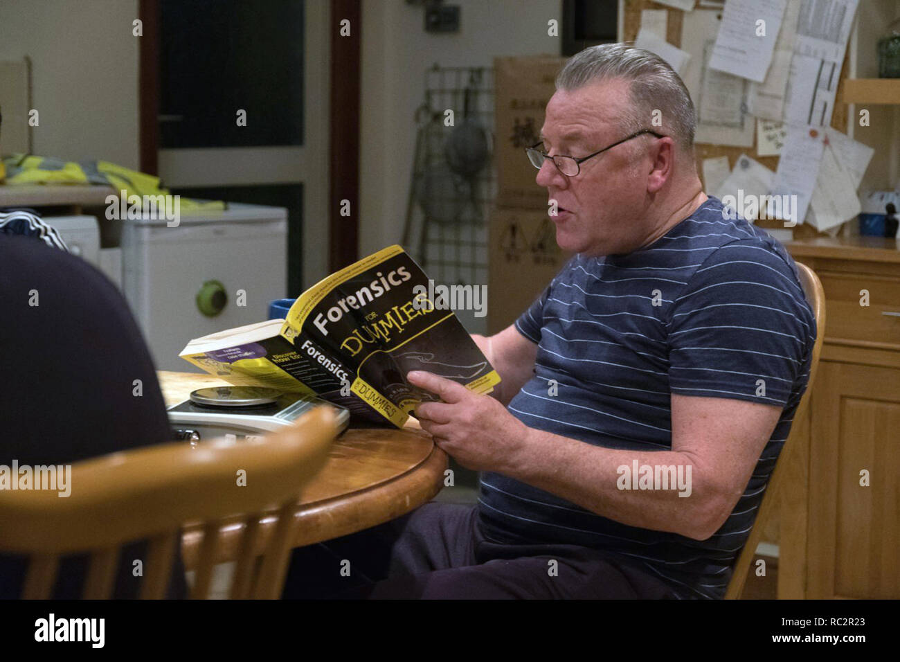 Le roi des voleurs, est un crime en 2018 film basé sur l'Hatton Garden coffre-fort de cambriolage de 2015. Réalisé par James Marsh, le film stars Michael Caine, Tom Courtenay, Michael Gambon, Charlie Cox, Jim Broadbent, Paul Whitehouse et Ray Winstone. Cette photo est pour un usage éditorial uniquement et est l'auteur de la société film et/ou le photographe attribué par le film ou la société de production et ne peut être reproduite que par des publications dans le cadre de la promotion du film ci-dessus. Un crédit obligatoire pour l'entreprise de film est nécessaire. Le photographe devrait également être crédité lorsque k Banque D'Images