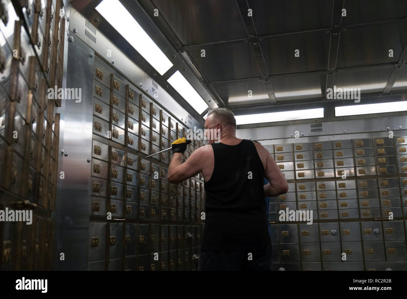 Le roi des voleurs, est un crime en 2018 film basé sur l'Hatton Garden coffre-fort de cambriolage de 2015. Réalisé par James Marsh, le film stars Michael Caine, Tom Courtenay, Michael Gambon, Charlie Cox, Jim Broadbent, Paul Whitehouse et Ray Winstone. Cette photo est pour un usage éditorial uniquement et est l'auteur de la société film et/ou le photographe attribué par le film ou la société de production et ne peut être reproduite que par des publications dans le cadre de la promotion du film ci-dessus. Un crédit obligatoire pour l'entreprise de film est nécessaire. Le photographe devrait également être crédité lorsque k Banque D'Images