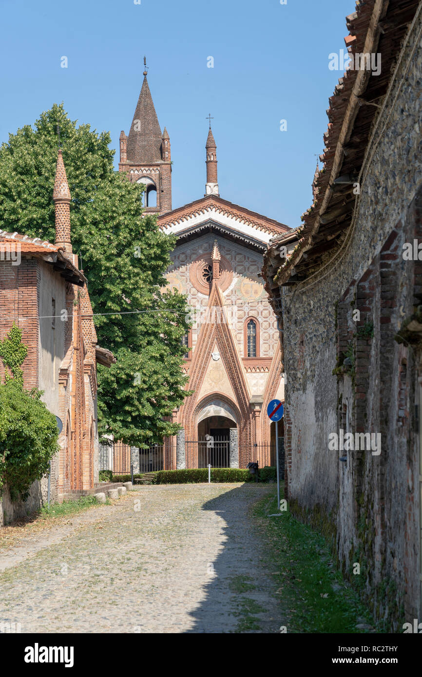 L'extérieur de l'abbaye de Sant'Antonio di Ranverso, monument médiéval dans la vallée de Susa, Turin, Piémont, Italie Banque D'Images