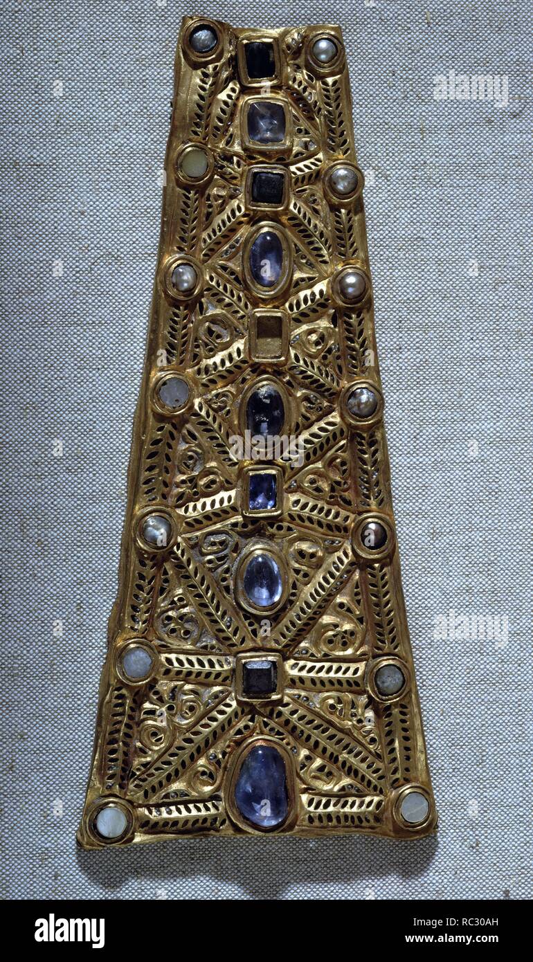 BRAZO DE CRUZ DEL TESORO PROCESIONAL DE GUARRAZAR - SIGLO VII - VISIGODO CABUJON - FILIGRANA Y. Emplacement : Museo arqueologico NACIONAL-COLECCION. MADRID. L'ESPAGNE. Banque D'Images