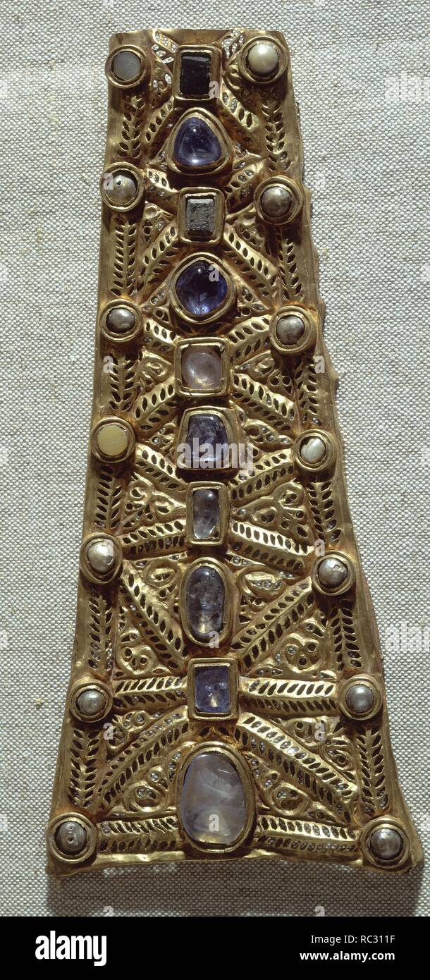 BRAZO DE CRUZ DEL TESORO PROCESIONAL DE GUARRAZAR - SIGLO VII - VISIGODO CABUJON - FILIGRANA Y. Emplacement : Museo arqueologico NACIONAL-COLECCION. MADRID. L'ESPAGNE. Banque D'Images