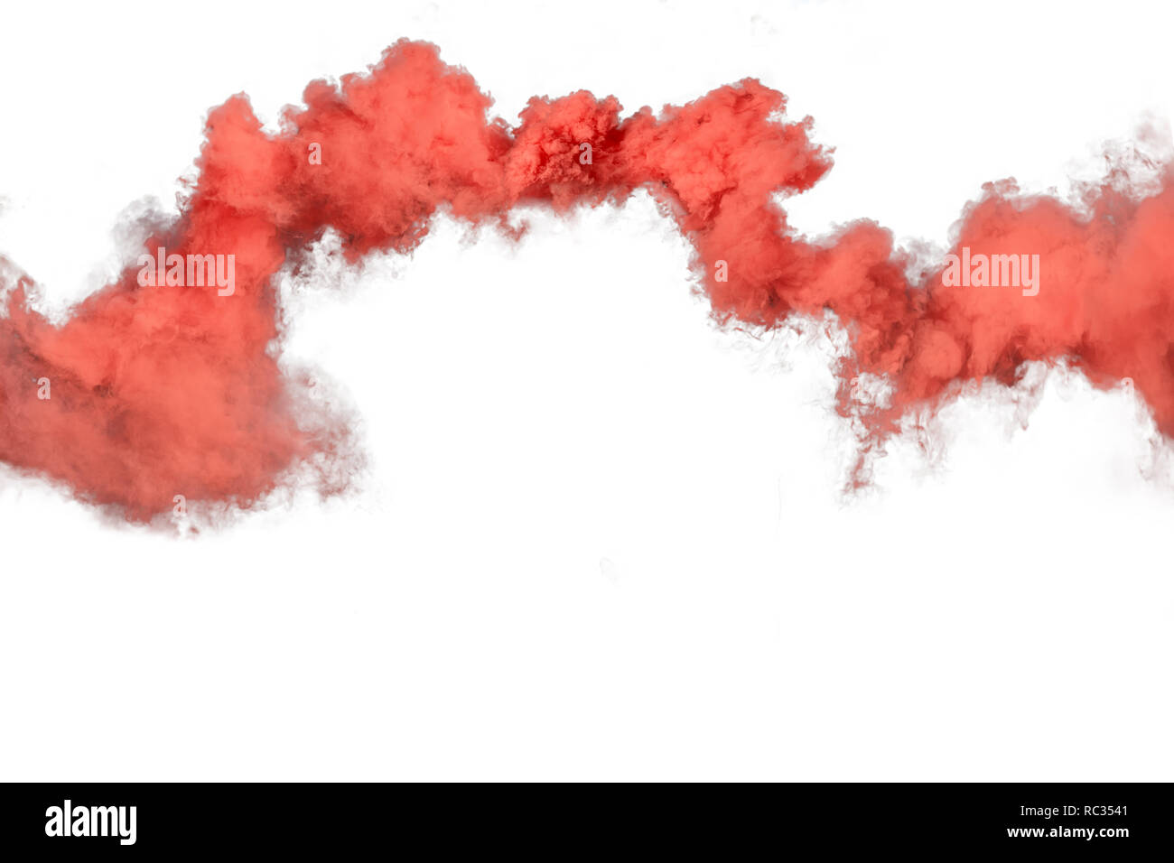 La fumée rouge et orange isolé sur fond blanc Banque D'Images