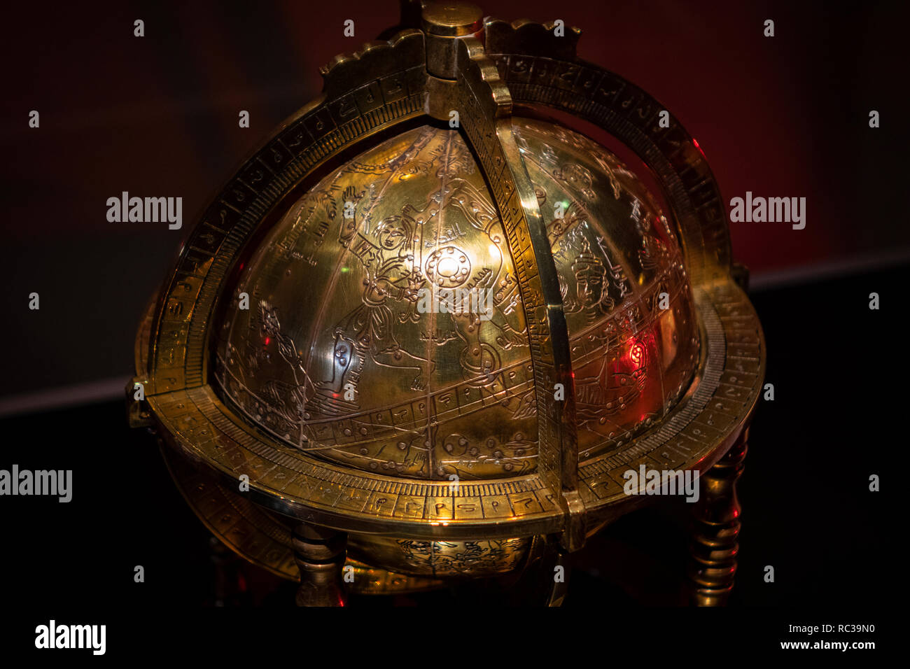 Ancien astrolabe de cuivre détail close up Banque D'Images Ancien astrolabe de cuivre détail close up Banque D'Images