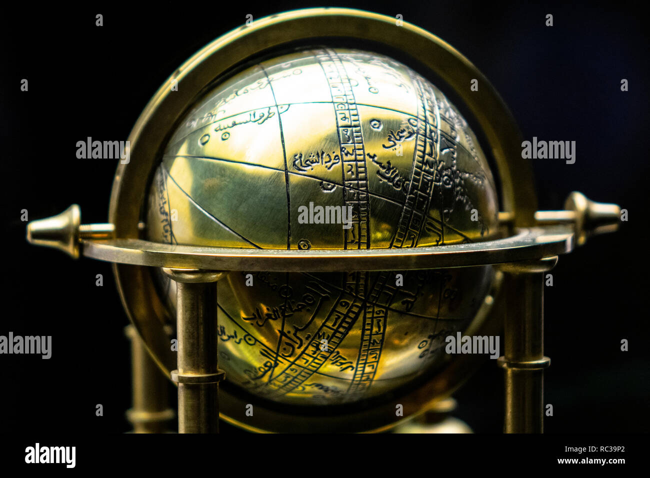 Ancien astrolabe de cuivre détail close up Banque D'Images Ancien astrolabe de cuivre détail close up Banque D'Images