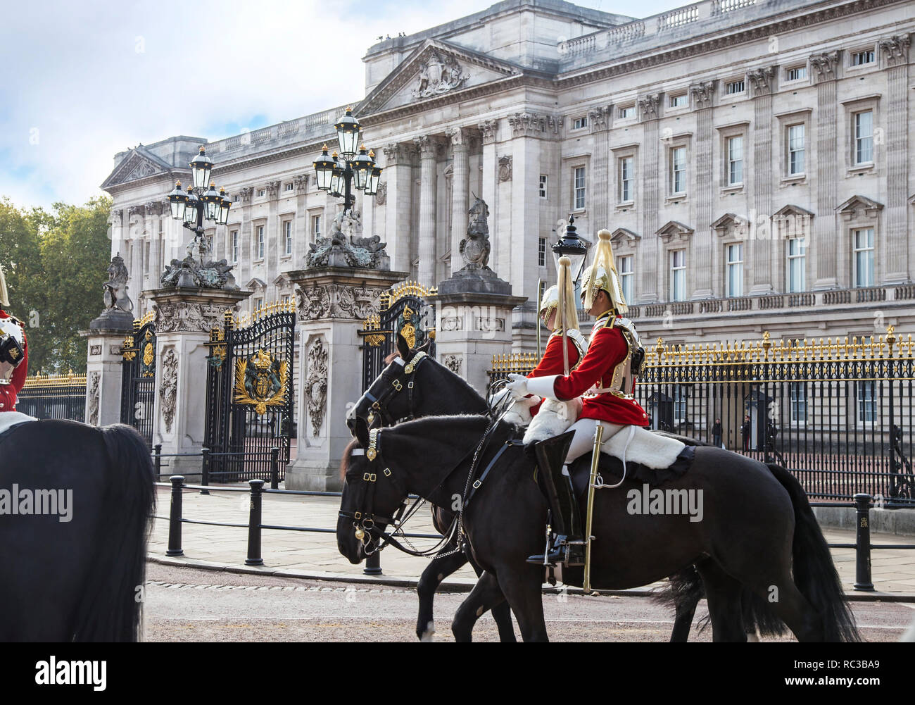 Page De Garde London Les gardes du palais de Buckingham lors de la traditionnelle cérémonie