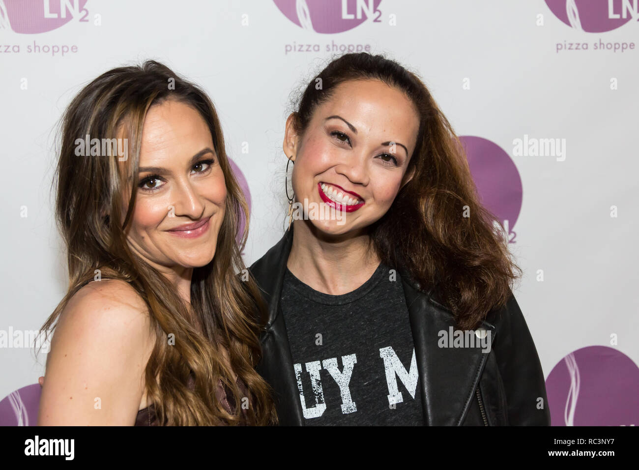 Los Angeles, USA. 12 janvier, 2019. Ray Mica (L), Jennie Kwan (R) d'assister le chef Christopher Robbins' lancement de son nouveau salon Gastro, LN2 Pizza Shoppe sur Melrose Avenue à Los Angeles le 12 janvier 2019. Crédit : Vladimir M. Yazev/Alamy Live News. Banque D'Images