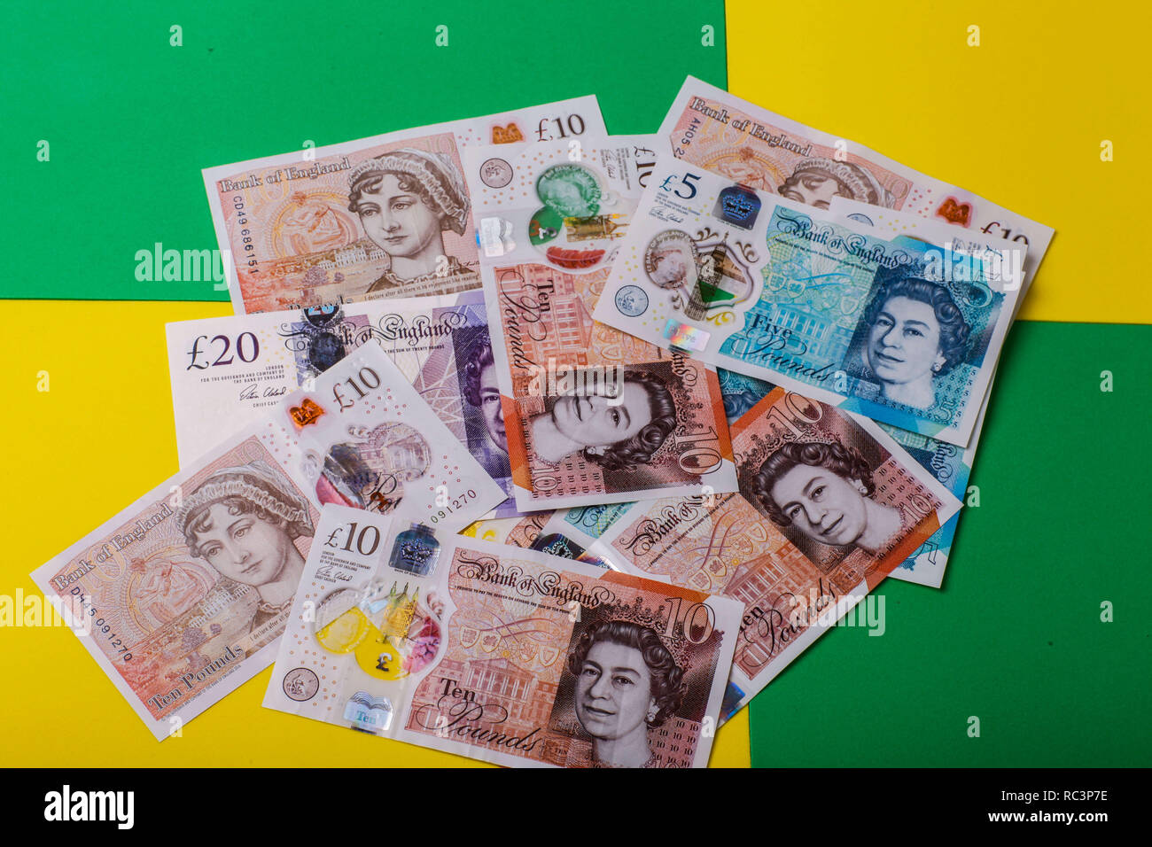 17 décembre 2018 - La livre sterling, dont le symbole est £, est la monnaie officielle du Royaume-Uni, et est la troisième devise cotée en bourse sur le marché des changes après le dollar et l'euro. Une livre sterling est faite de 100 pence/Wsilly Crédit : Shane/IMAGESLIVE ZUMA Wire/Alamy Live News Banque D'Images