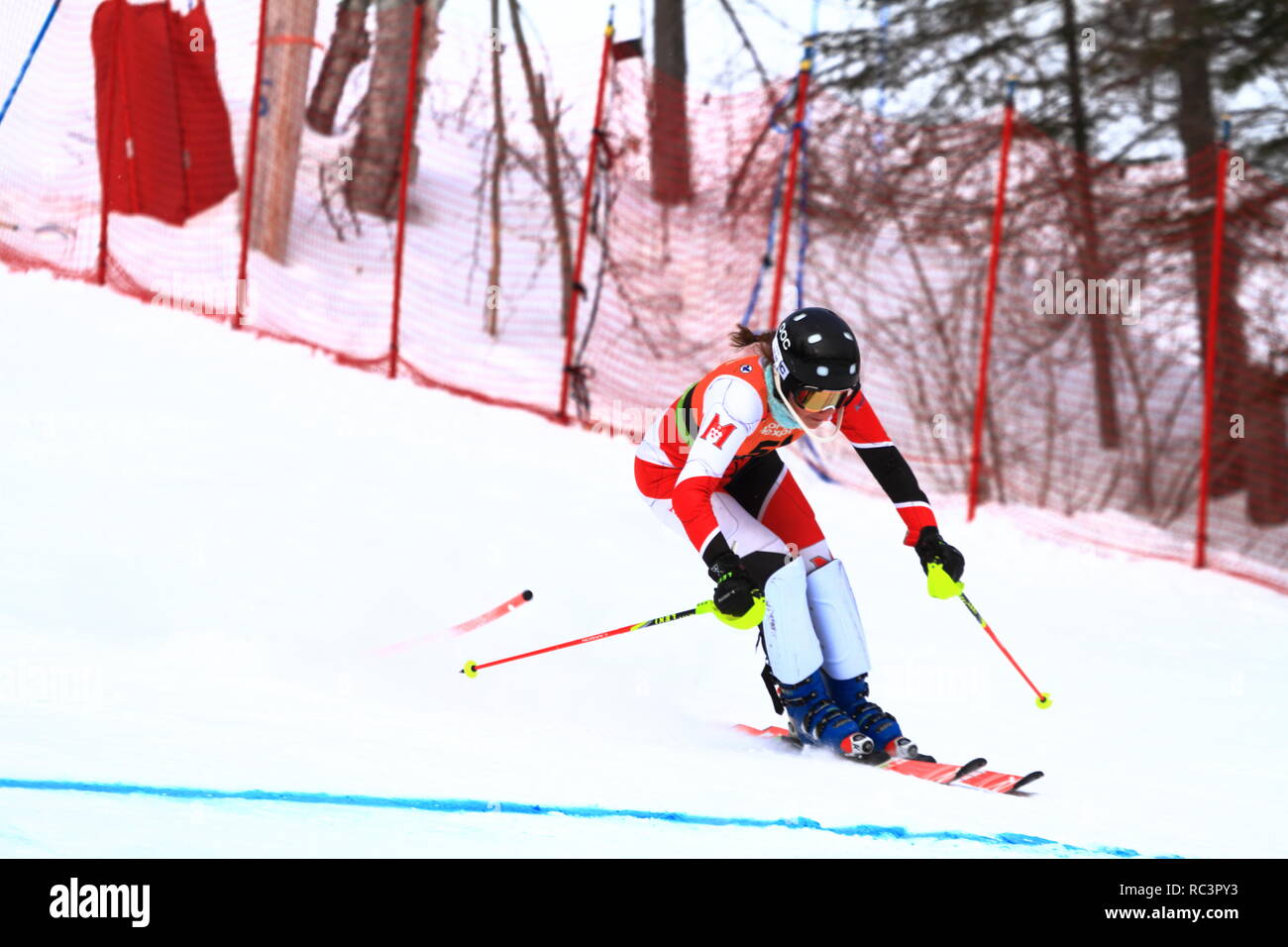 Québec, Canada. 13 Jan 2019. Sarah la concurrence à l'alimentation secteur de la Super Série Sports Experts Mesdames course de slalom qui s'est tenue à Val Saint-Côme Crédit : Richard prudhomme/Alamy Live News Banque D'Images