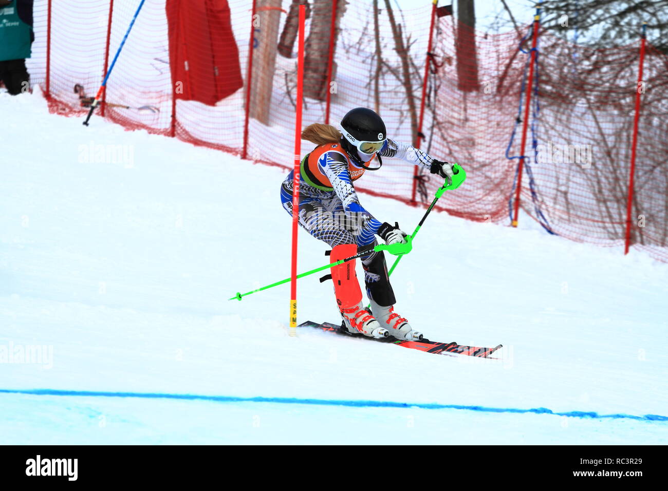 Québec, Canada. 13 Jan 2019. Charlotte Heward du Canada participe à la Super Série Sports Experts Mesdames course de slalom qui s'est tenue à Val Saint-Côme Crédit : Richard prudhomme/Alamy Live News Banque D'Images