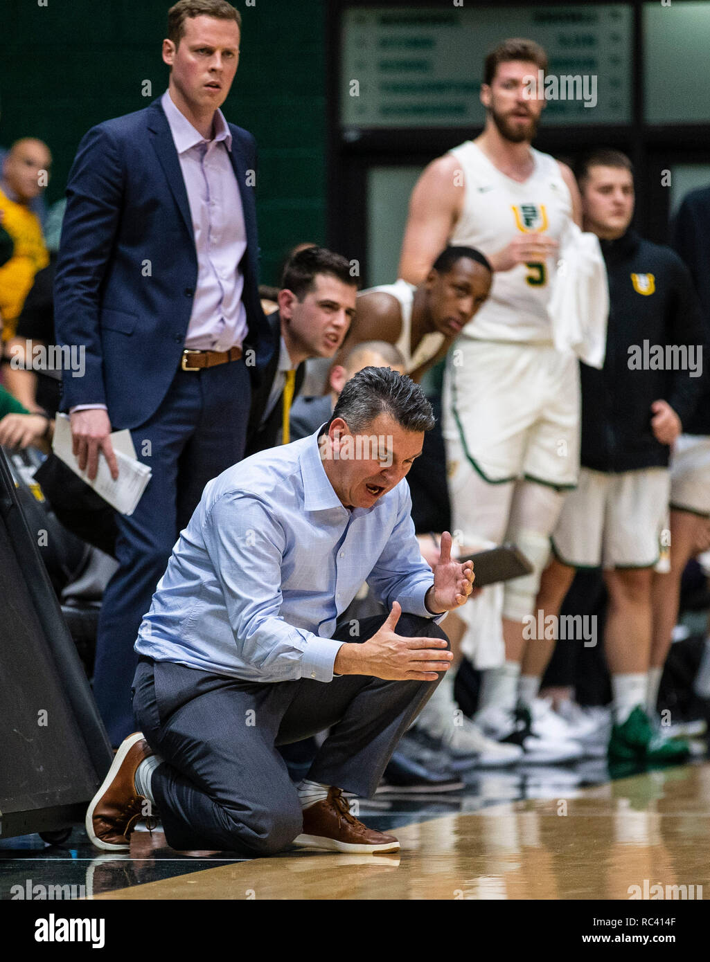 Jan 12 2019 San Francisco, CA États-Unis San Francisco entraîneur en chef Kyle Smith réagit à son équipe au cours de la défense le NCAA Men's match de basket-ball entre 1568 et les Bulldogs de San Francisco Dons 83-96 perdu au War Memorial Gymnasium San Francisco Californie Thurman James/CSM Banque D'Images