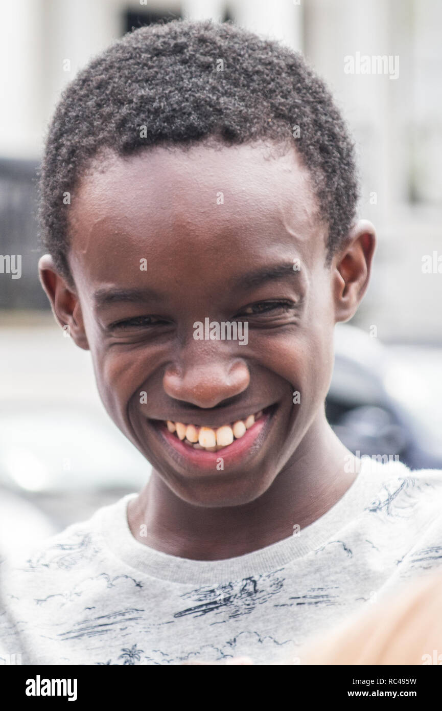 Un portrait of a happy and smiling African boy Banque D'Images
