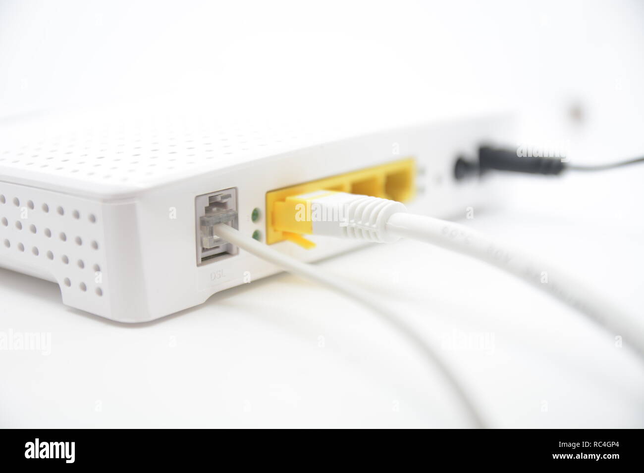 Internet connexion modem routeur lignes lignes de téléphone Banque D'Images Internet connexion modem routeur lignes lignes de téléphone Banque D'Images