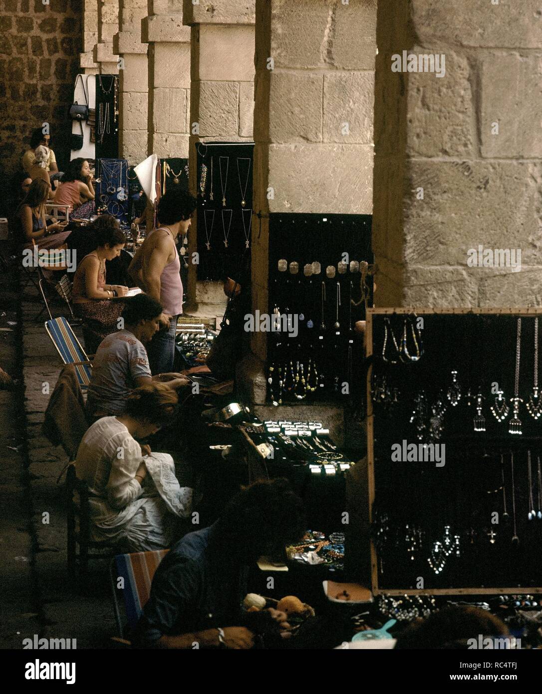 SOPORTALES CON COMERCIANTES. Lieu : Fortaleza. L'ESPAGNE. Banque D'Images