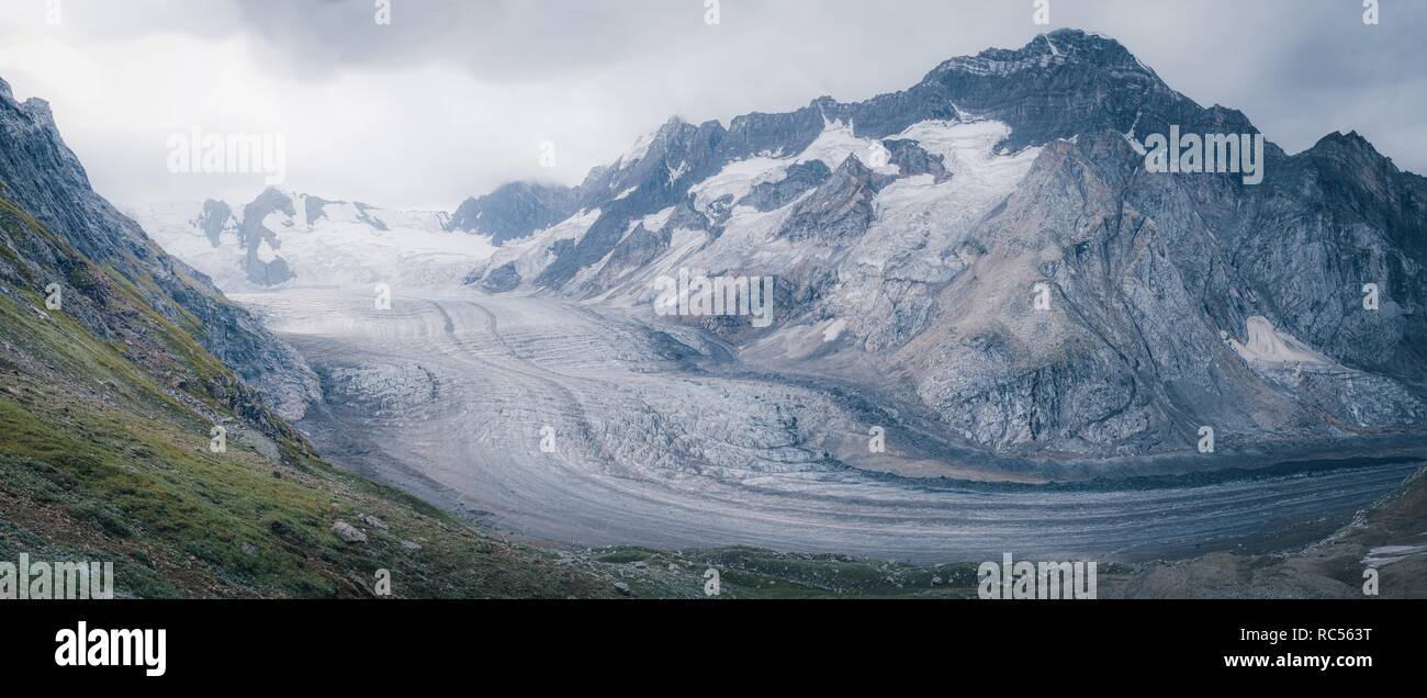 Panorama d'un glacier magnifique dans les montagnes du Cachemire en Inde. Banque D'Images