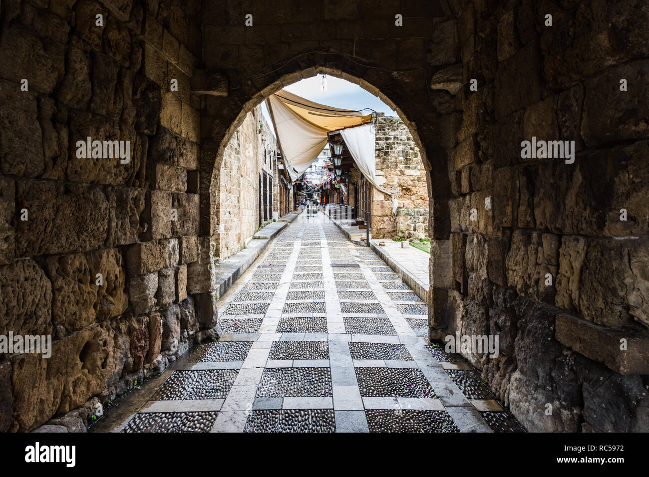 Gate à l'entrée de Byblos, Jbeil, Liban souk Banque D'Images