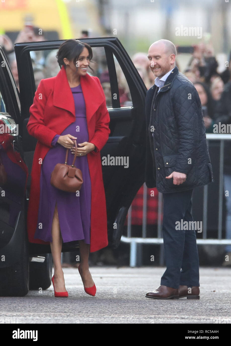 La Duchesse de Sussex, arrive à Hamilton Square, lors d'une visite à Birkenhead avec son mari le duc de Sussex. Banque D'Images