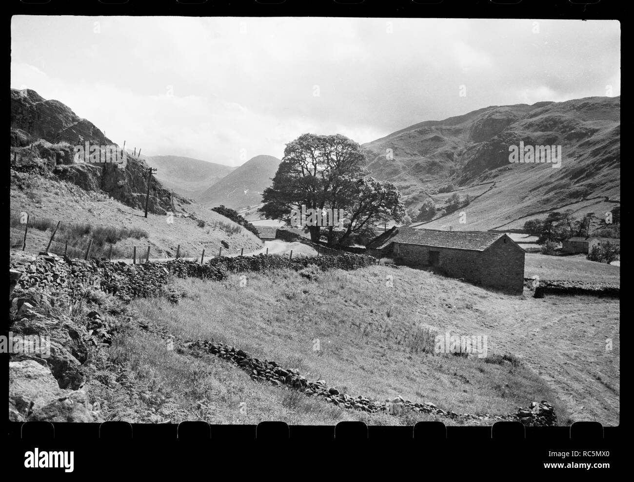 Grange du 17ème siècle, les herbes Crag, Martindale, Eden, Cumbria, c1955-c1980. Organisateur : Ursula Clark. Banque D'Images