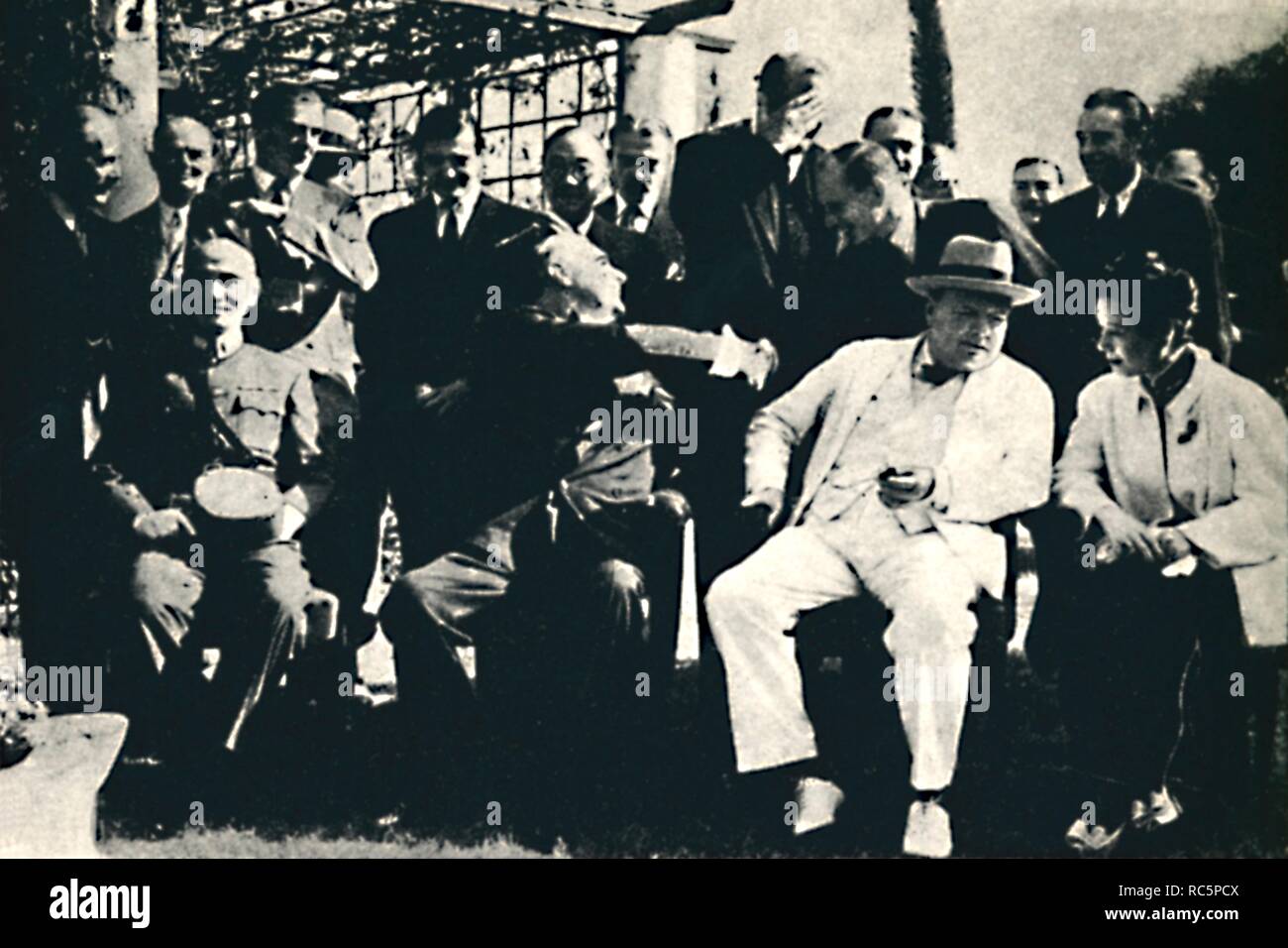 'Les dirigeants alliés confèrent au Caire", novembre 1943, (1945). Créateur : Inconnu. Banque D'Images