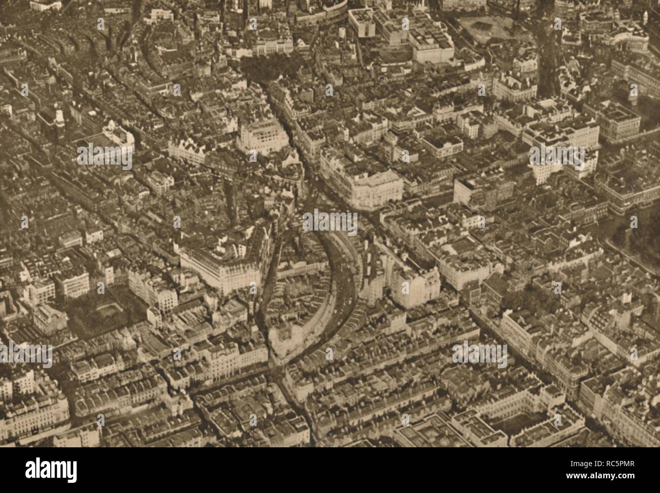 'Le centre de Londres à partir de Burlington House à Trafalgar House alors que l'appareil voit', c1935. Organisateur : Aerofilms. Banque D'Images