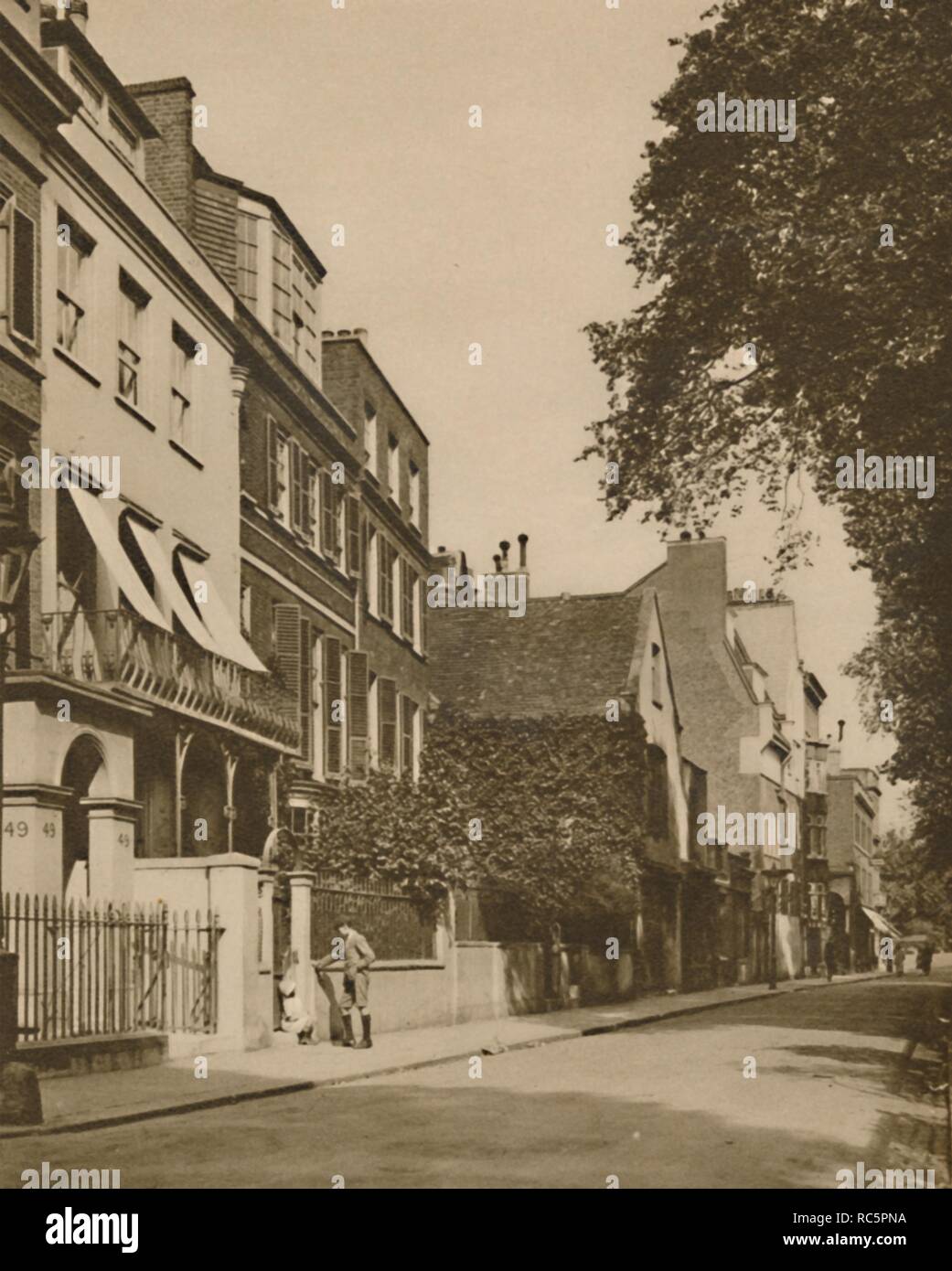 Cheyne Walk, 'une route à la pudique sur la rivière, est riche en souvenirs', c1935. Créateur : Inconnu. Banque D'Images