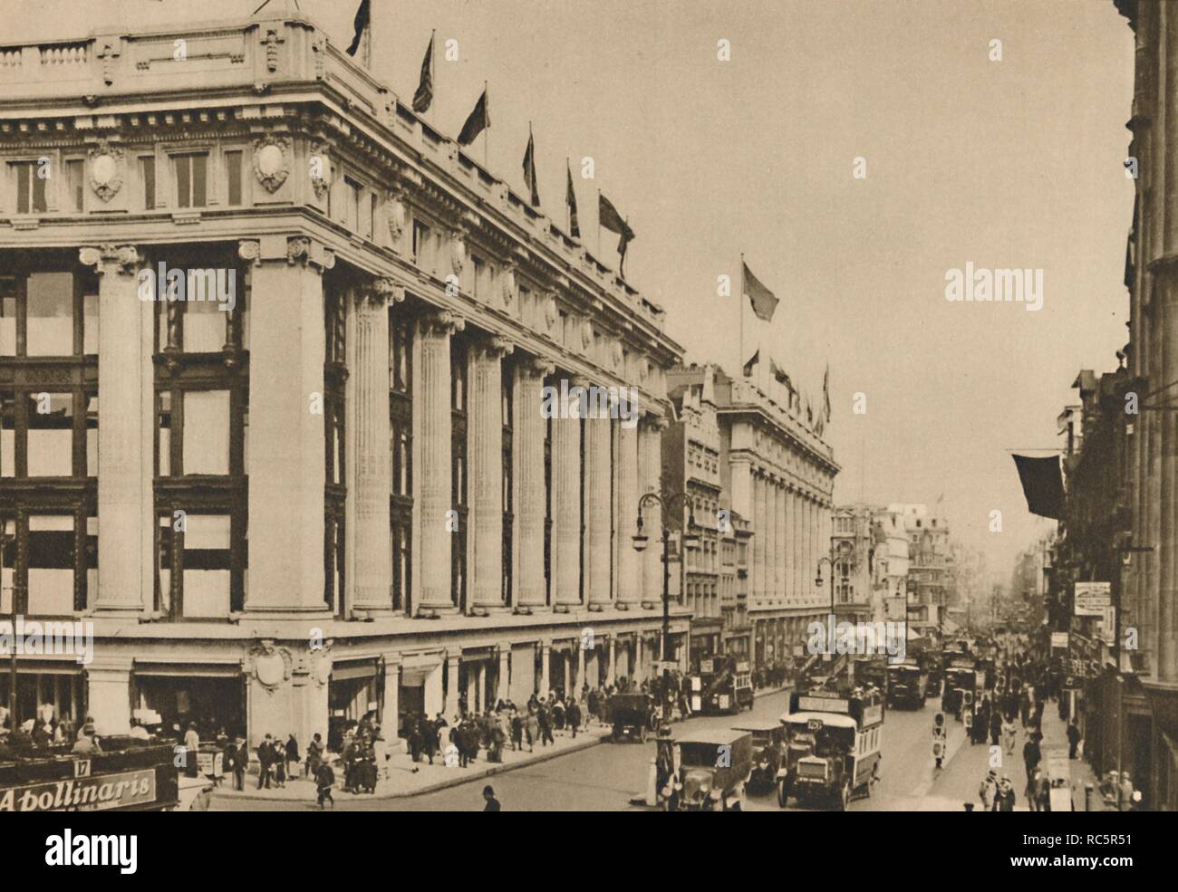 L'elfridge "et le dernier des anciens magasins de Oxford Street que l'édifice englouti', c1935. Créateur : Inconnu. Banque D'Images