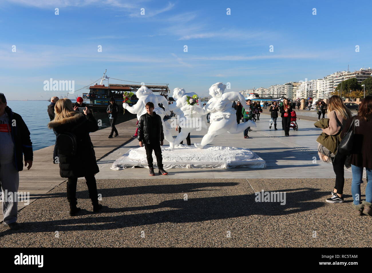 Statue de l'artiste chinois Xu Xongfei ont présenté à Thessalonique, en Grèce, entre le 17 décembre et le 24 décembre 2018. Banque D'Images
