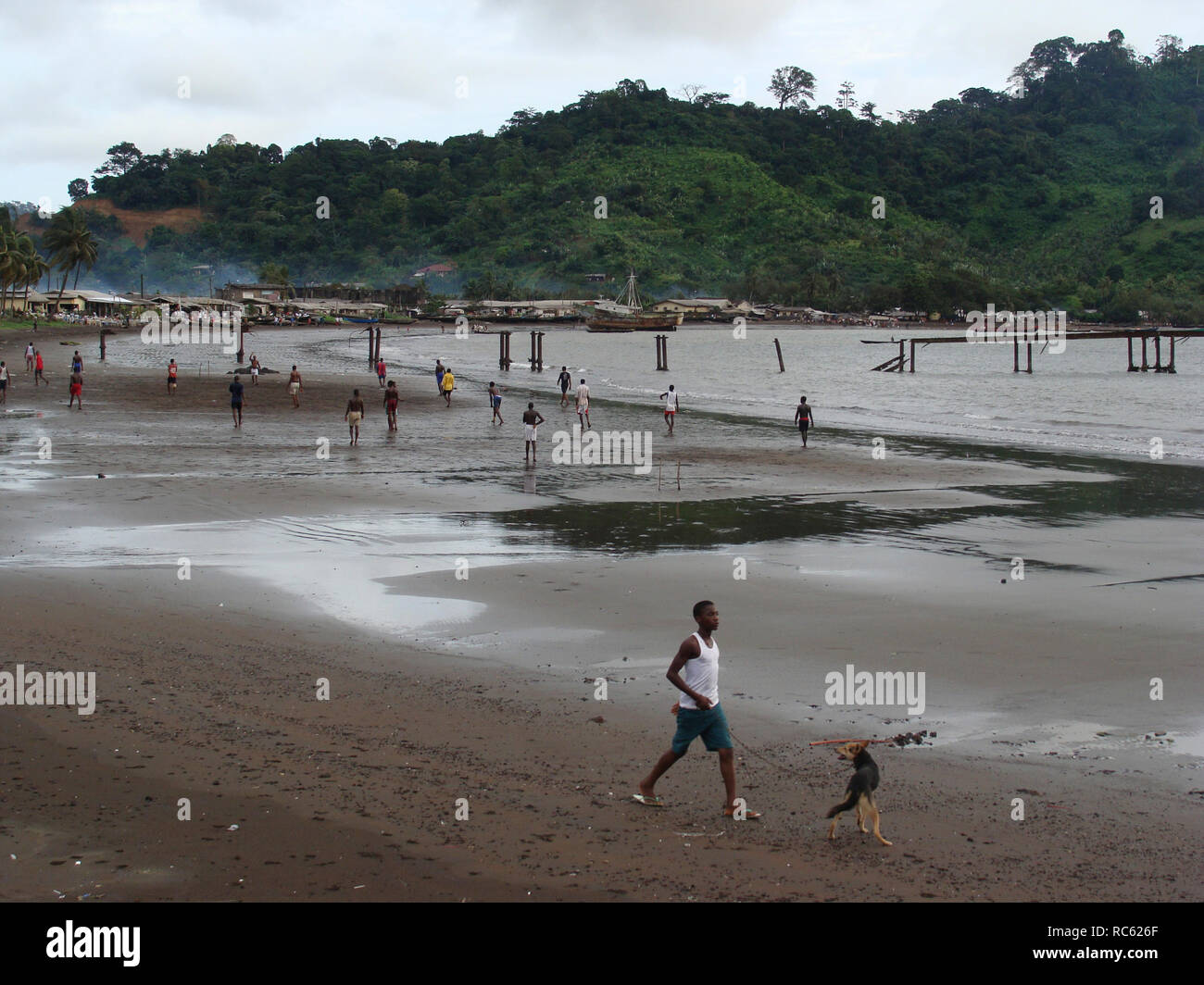Limbe, Cameroun / SudOuest 13 octobre 2009 Les hommes font du