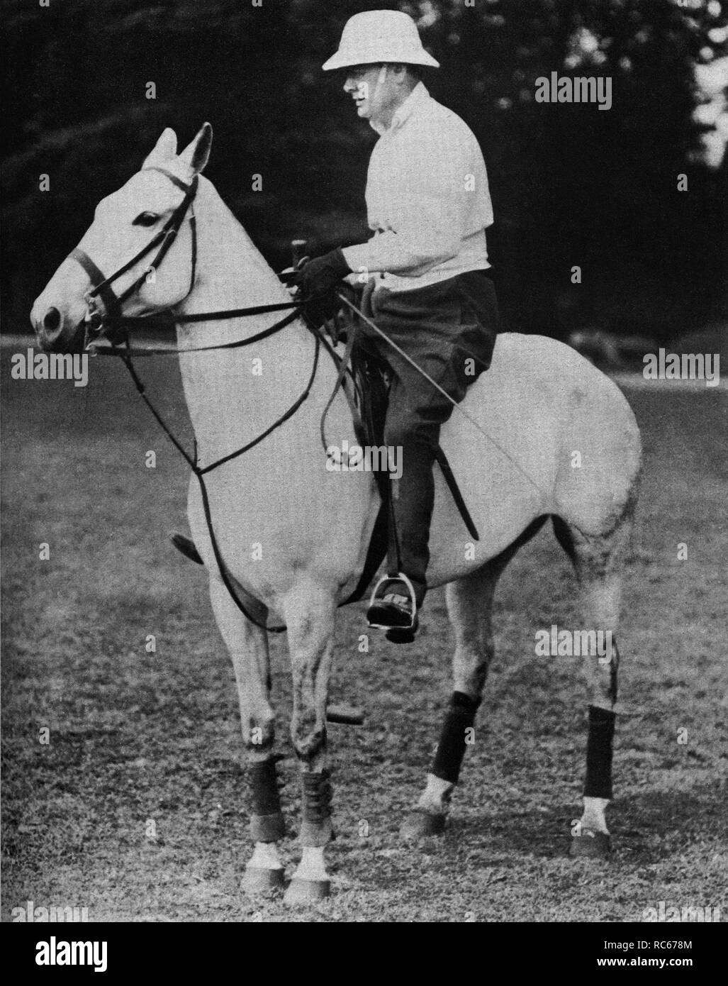 Winston Churchill jouer au polo à Roehampton, Juin 1920 Banque D'Images