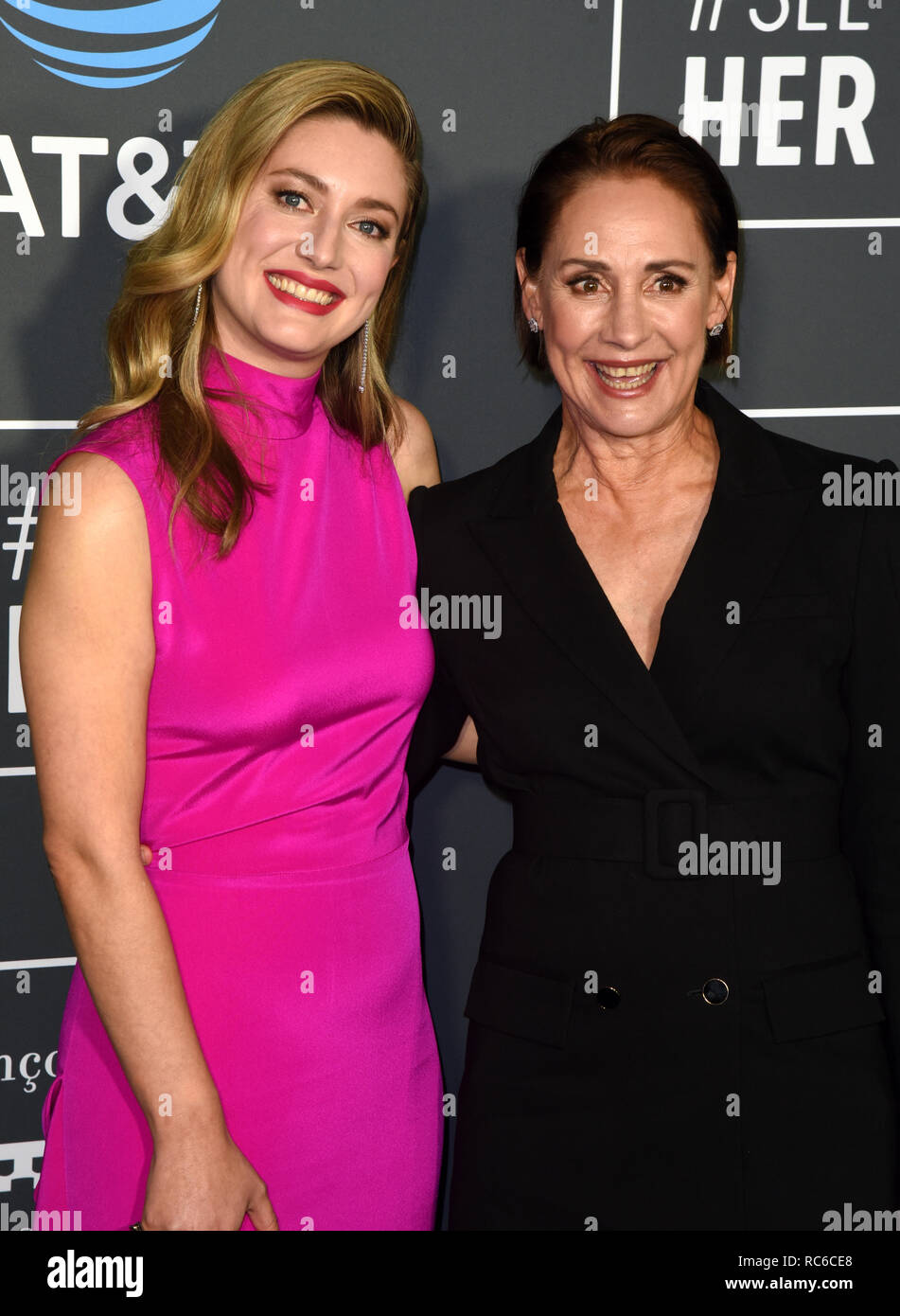 LOS ANGELES, CALIFORNIE - Le 13 janvier : Zoe Perrypand et Laurie Metcalf assister à la 24e édition du Critics' Choice Awards au Barker Hangar le 13 janvier 2019 à Santa Monica, en Californie. Photo : imageSPACE/MediaPunch Banque D'Images