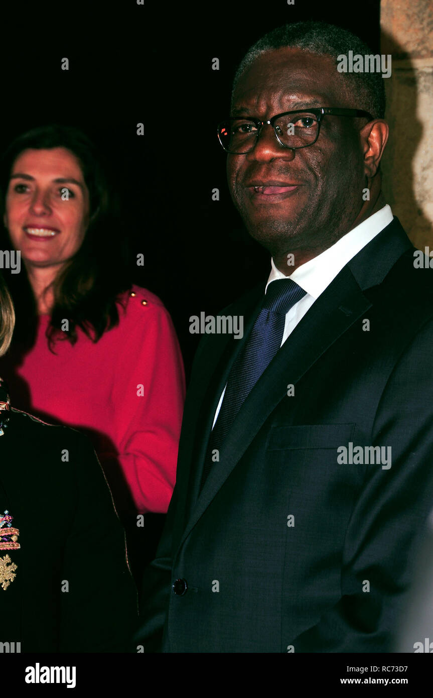 Le Nieuw Kerk, La Haye, Pays-Bas. 28 novembre, 2018. Le Dr Denis Mukwege et à sa gauche, le docteur Mukwege Directeur Fondation Esther Dingemans, awai Banque D'Images