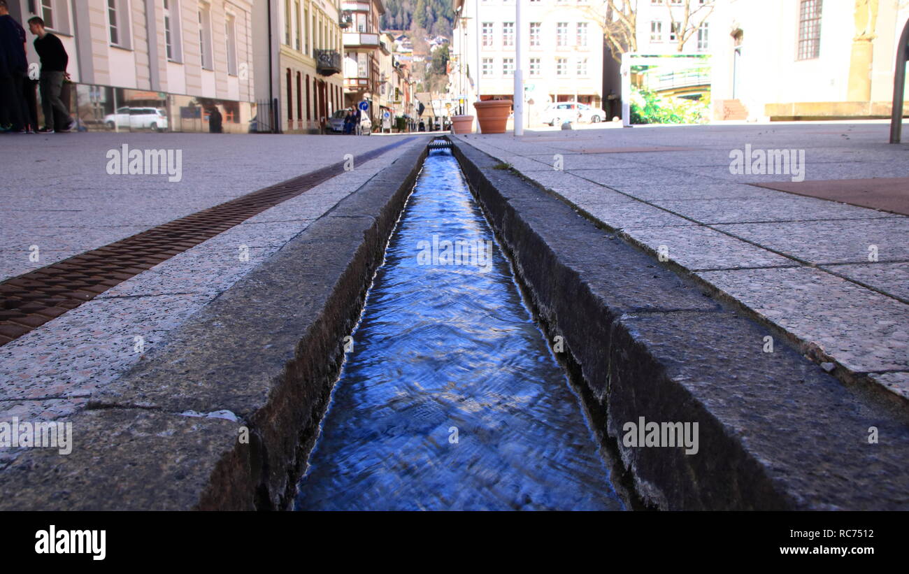 D'eau dans la zone piétonne de Bad Wildbad Banque D'Images