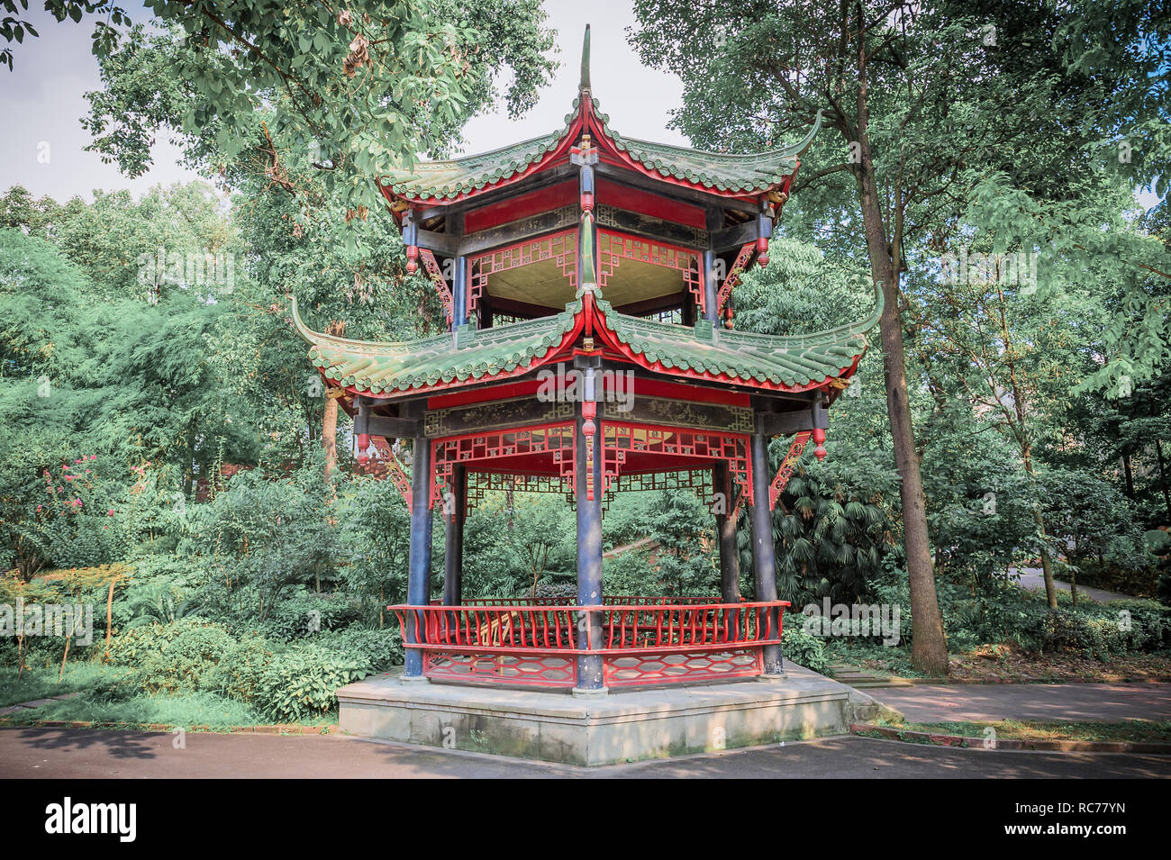 Pavillon chinois dans un parc, Chengdu, Chine Banque D'Images