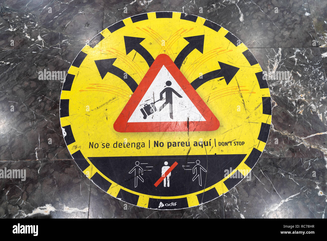 Inscrivez-ne s'arrête pas sur le terrain à la gare Sants de Barcelone. Concept et idées conceptuelles, background with copy space Banque D'Images