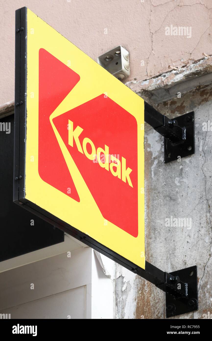 Voiron, France - 22 octobre 2018 : Kodak logo sur un mur. Kodak est une entreprise de technologie qui produit des produits liés à l'appareil photo Banque D'Images