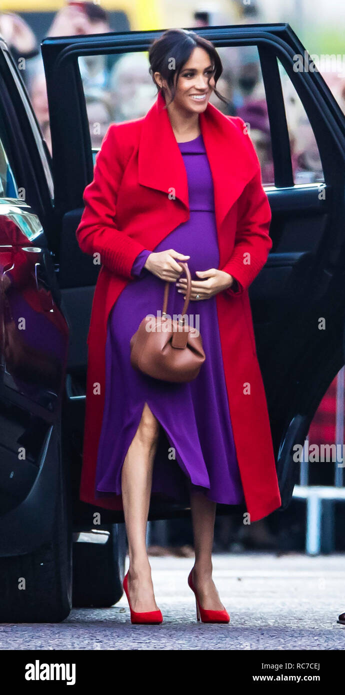 La Duchesse de Sussex, arrive à Hamilton Square, lors d'une visite à Birkenhead avec son mari le duc de Sussex. Banque D'Images