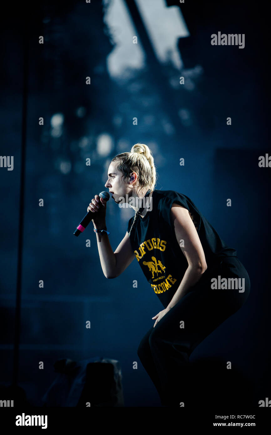 Le chanteur, auteur-compositeur et musicien MØ effectue un concert live au festival de musique danois Roskilde Festival 2016. Le Danemark, 02/07 2016. À l'exception du Danemark. Banque D'Images