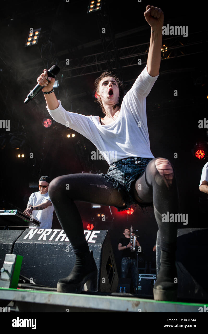 La chanteuse Danoise Karen Marie Ørsted est mieux connu sous son nom de scène MØ et est ici vu sur scène au Festival 2014 Northside. Danemark 14/06 2014. À l'exception du Danemark. Banque D'Images
