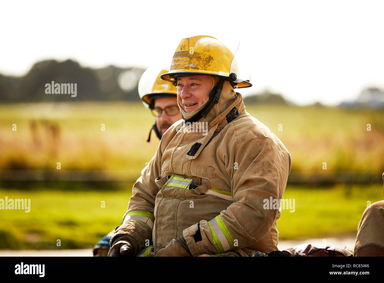 La formation des pompiers, les pompiers en faisant une pause à l'établissement de formation Banque D'Images