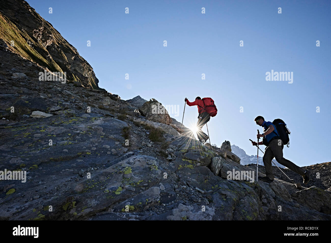 Amis Randonneurs à Mont Cervin, Matterhorn, Valais, Suisse Banque D'Images