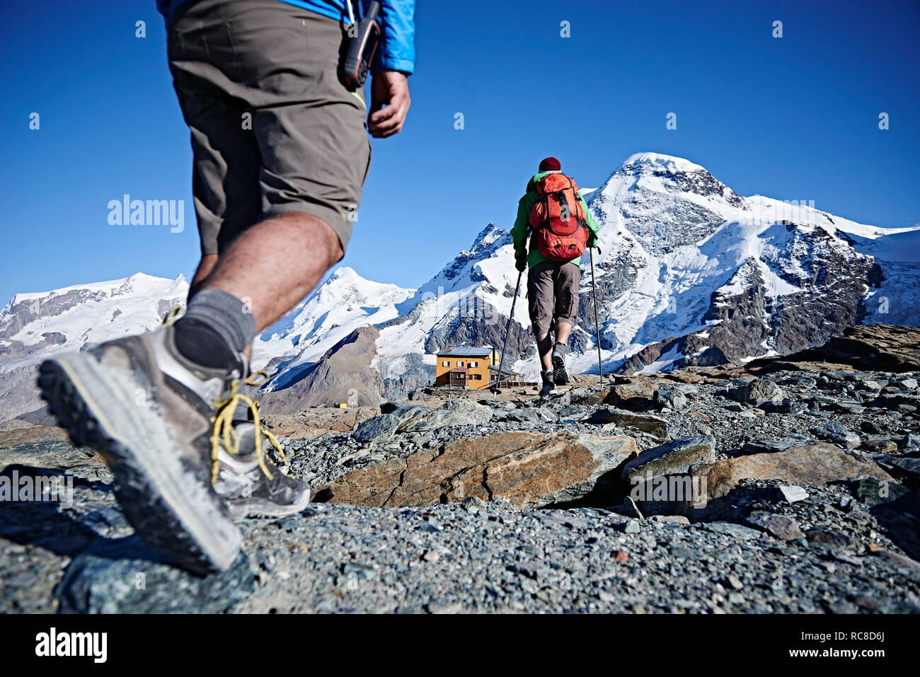 Amis Randonneurs à Mont Cervin, Matterhorn, Valais, Suisse Banque D'Images