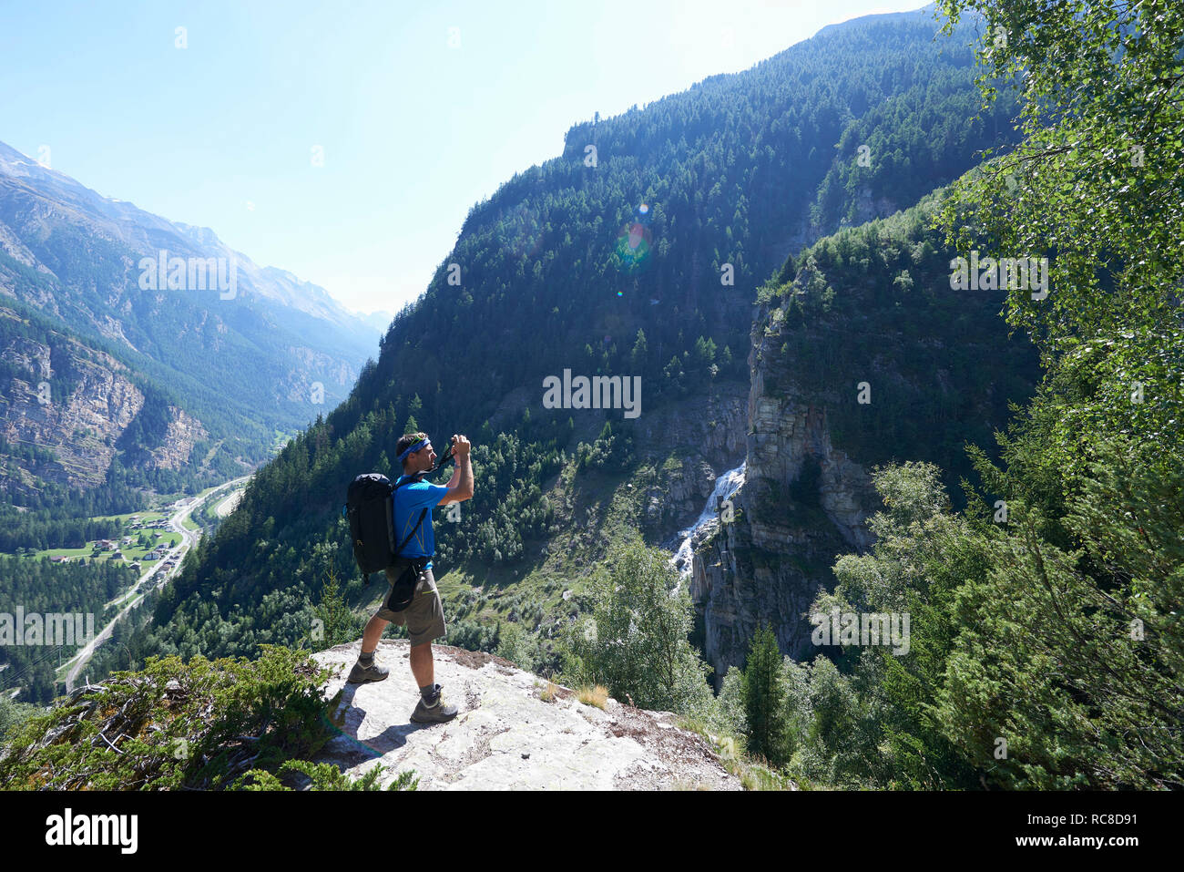 En randonneur photo, Mont Cervin, Matterhorn, Valais, Suisse Banque D'Images
