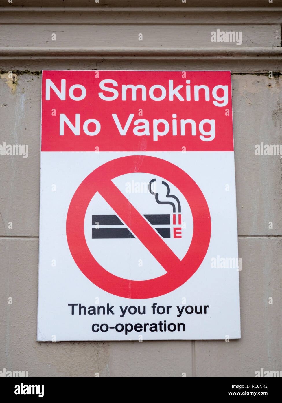 Non fumeur et pas d'vaping signer sur le front de mer de Eastbourne East Sussex UK Banque D'Images