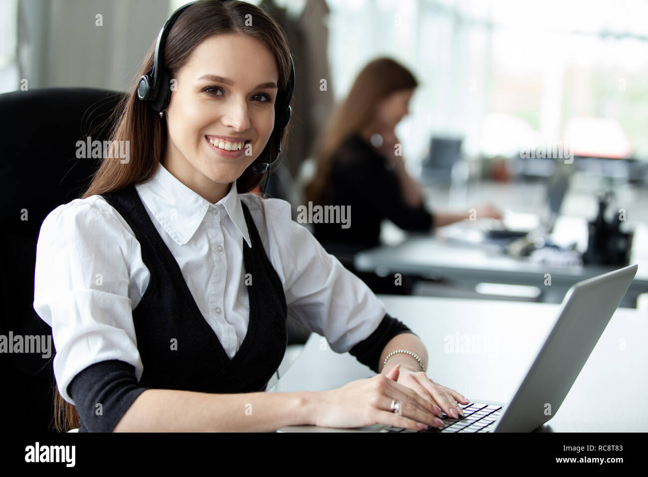 Soutien à la clientèle féminine de l'opérateur avec. Banque D'Images