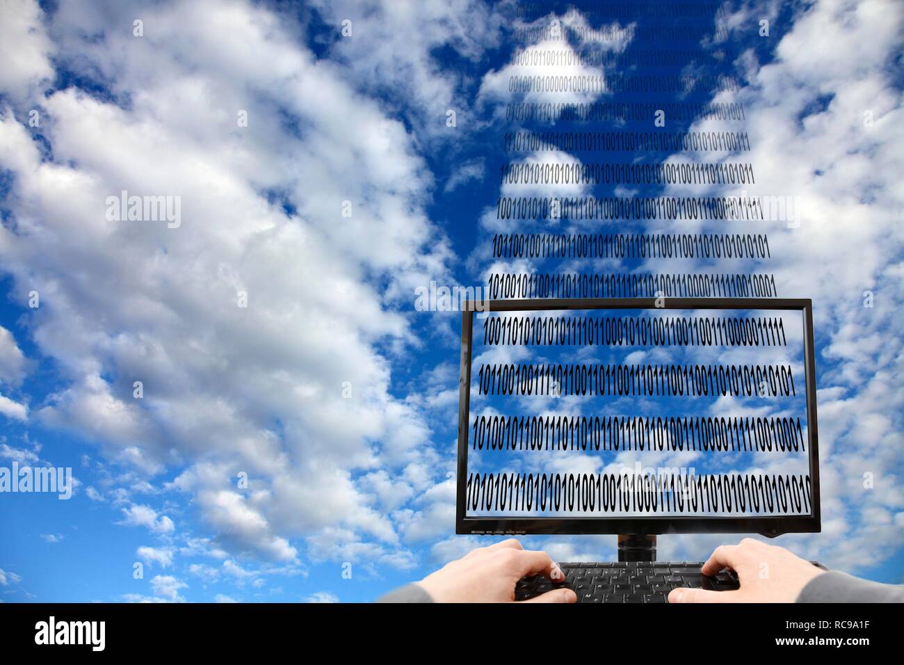 Ordinateur, nuages, ciel, image symbolique pour le cloud computing, cloud Banque D'Images