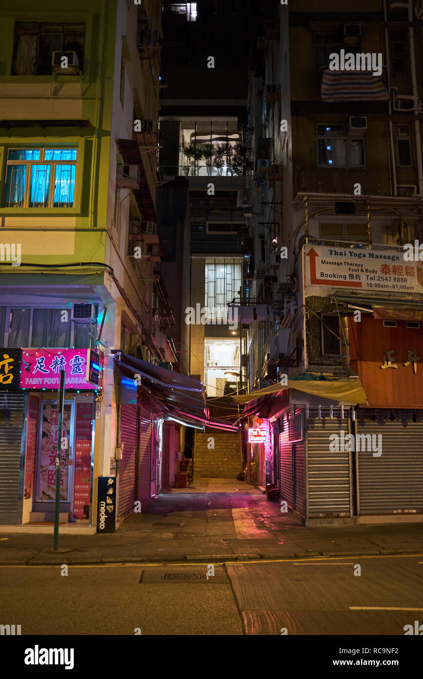 Hong Kong Alley la nuit Banque D'Images
