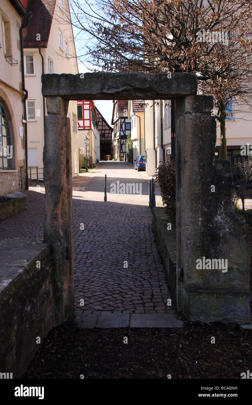 Encadrement de porte en pierre. le cadre mène à une aire de besigheim am neckar Banque D'Images