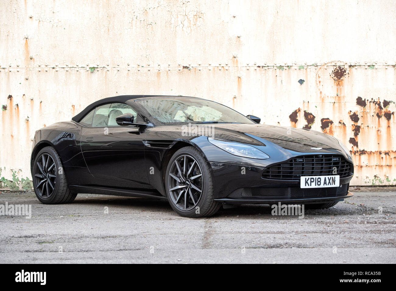 2018 Aston Martin DB11 Volante à Bicester Heritage Centre dimanche scramble event. Oxfordshire, Angleterre Banque D'Images