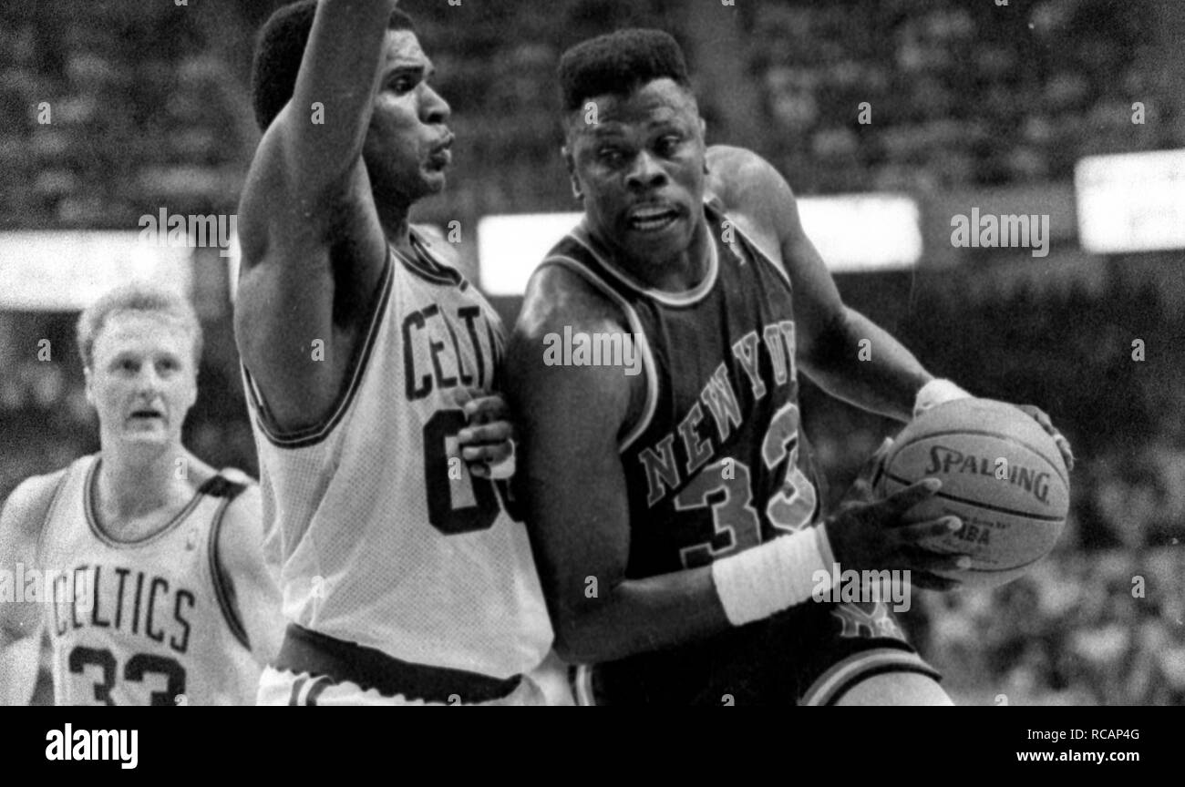 Action de jeu NY Knicks Patrick Ewing et Bosotn Celtics Robert Parish au Fleet Center de Boston MA USA 1997 photo de Bill belknap Banque D'Images