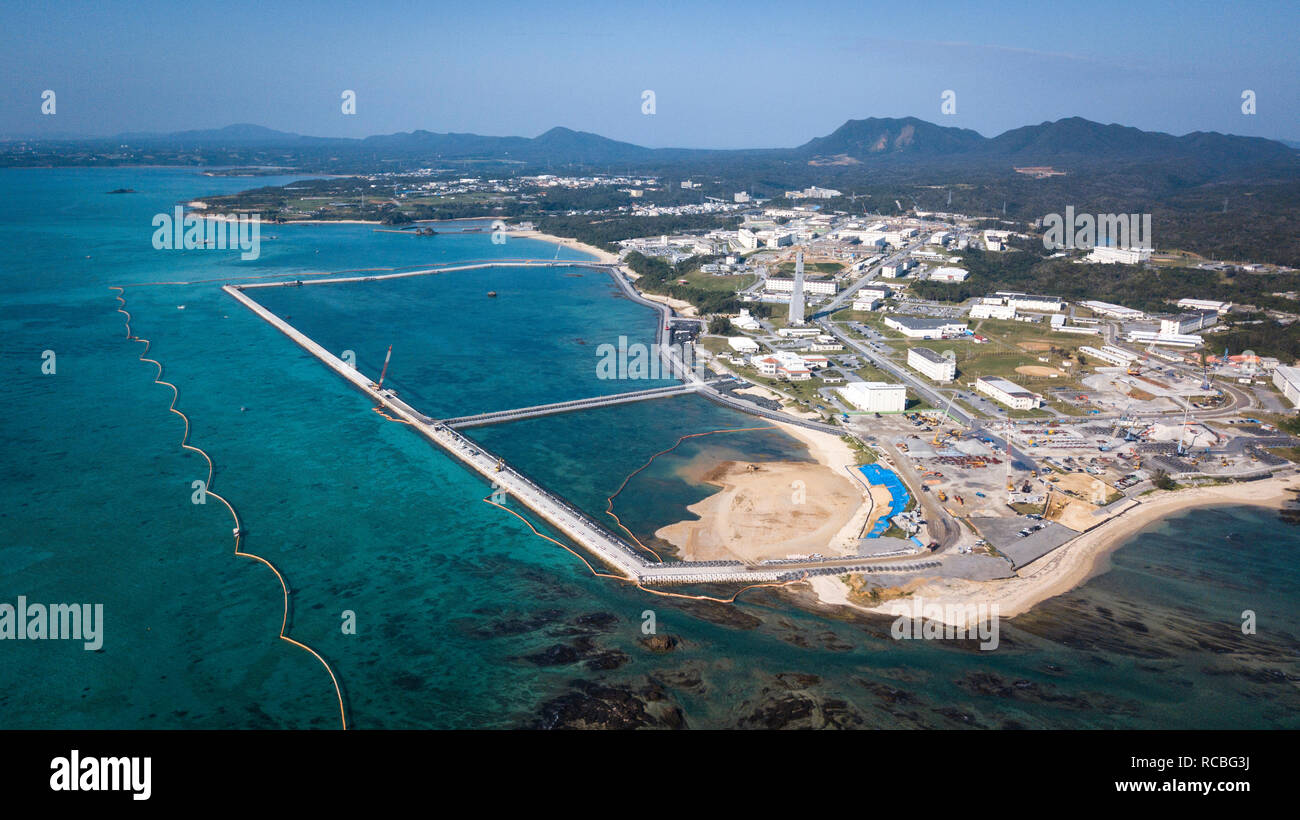 NAGO, JAPON - 15 janvier : Dans cette image aérienne montre un travail d'enfouissement de la préparation de la zone pour la relocalisation de l'U.S. Marine Corps Air Station à Futenma Henoko district de Nago, Okinawa Prefecture, Japon le 15 janvier 2019. (Photo : Richard Atrero de Guzman/ Bla) Banque D'Images