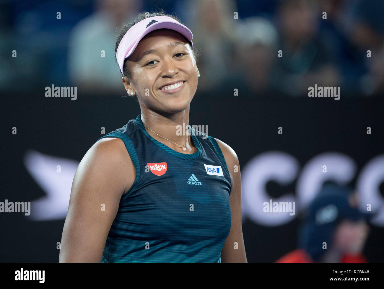 Melbourne, Australie. 15 Jan, 2018. Naomi Osaka du Japon réagit au cours de la première série de match contre Magda Linette de Pologne à l'Open d'Australie à Melbourne, Australie, le 15 janvier 2018. Credit : Lui Siu Wai/Xinhua/Alamy Live News Banque D'Images